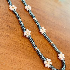 Boho Happy Daisy Necklace - Grey & Light Rose
